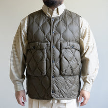 画像をギャラリービューアに読み込む, MILITARY CREW NECK W POCKET DOWN VEST SOFT SHELL- OLIVE -
