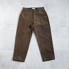 画像をギャラリービューアに読み込む, COURDUROY WIDE TAPERED PANTS  - BROWN -
