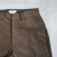 画像をギャラリービューアに読み込む, COURDUROY WIDE TAPERED PANTS  - BROWN -
