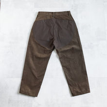 画像をギャラリービューアに読み込む, COURDUROY WIDE TAPERED PANTS  - BROWN -
