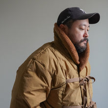 画像をギャラリービューアに読み込む, SHAWL COLLAR BOA DOWN JACKET - COYOTE -
